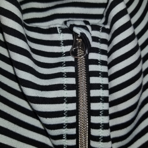 Lululemon long sleeve turtleneck sweater - Picture 4 of 14